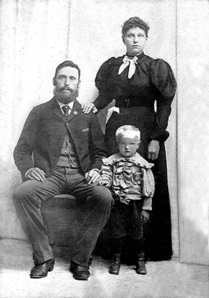 John and Matilda Henschel and son.